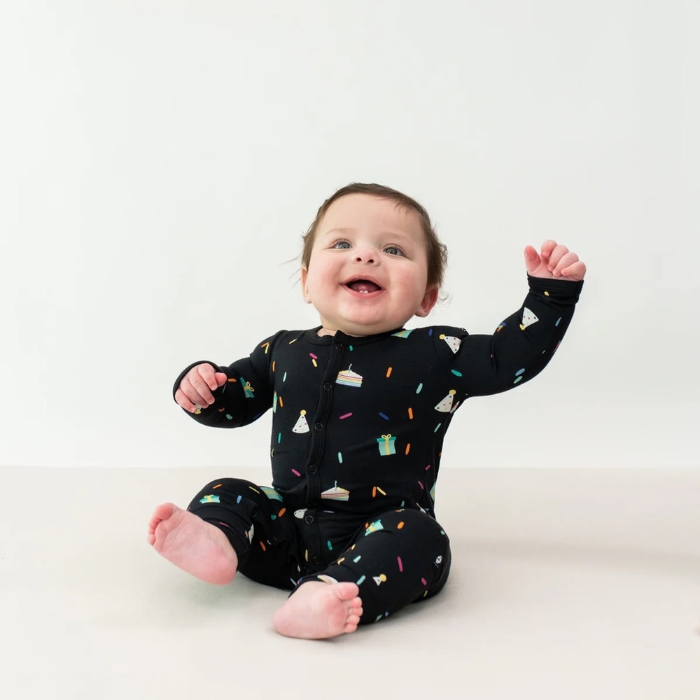 Kyte Baby Zippered Romper Midnight
Party Long Sleeve Bamboo 12-18 Months